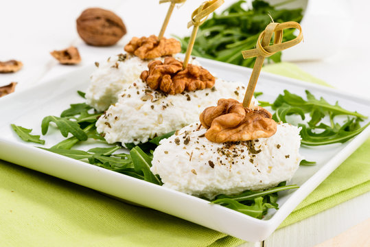 Tartufi di formaggio e noci