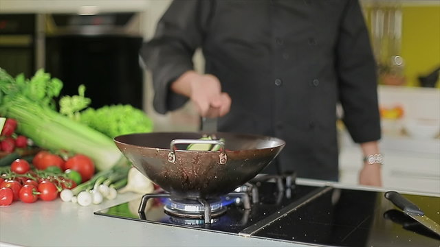 Frying in a wok slow motion