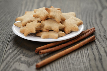 homemade cookies with vanilla and cinnamon