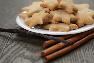 homemade cookies with vanilla and cinnamon