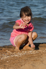 Девочка на берегу моря