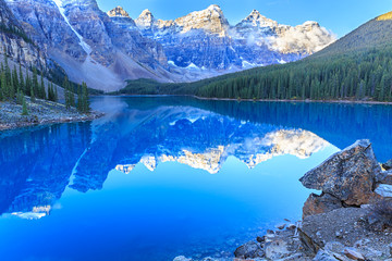 Fototapeta na wymiar Moraine Lake in Banff National Park