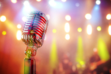 Retro microphone