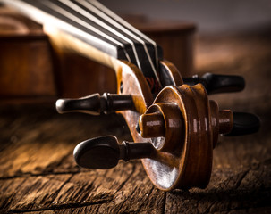 violin in vintage style © Lukas Gojda