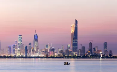 Fotobehang Midden-Oosten Skyline van Koeweit-stad bij nacht, Midden-Oosten