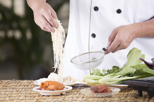 Chef holding the noodle before cooking
