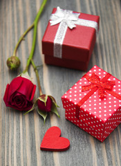 Red roses  and gift box