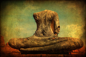 nostalgisch texturiertes Bild einer antiken Buddhastatue