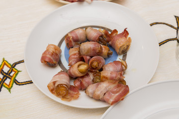 bacon rolls stuffed cheese