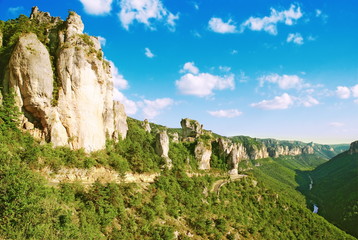 Les falaises des Gorges du Tarn - obrazy, fototapety, plakaty