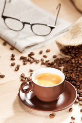 Kaffeegenuss mit klassischem Lesestoff