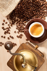 Genuss von frisch gemahlenen Kaffeebohnen