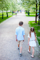 Obraz premium Kids in a beautiful park