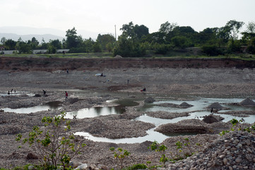 Sandgewinnung im Artibonite-Fluss, Deschapelles, Haiti