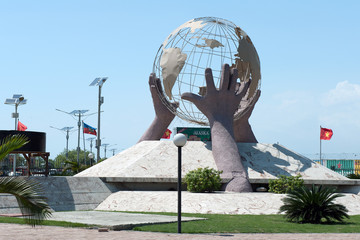Denkmal in Port-au-Prince, Haiti - obrazy, fototapety, plakaty