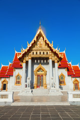 Naklejka premium Wat Benchamabophit oder auch Marmortempel in Bangkok
