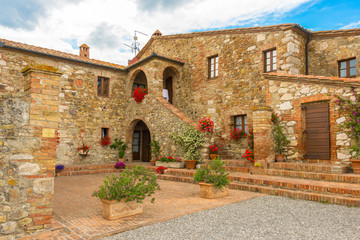 Fototapeta na wymiar Old stone house in Toscany