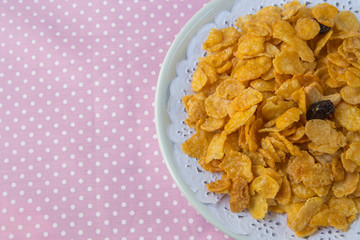 Cornflakes (detailed top view) on table