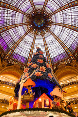 Fototapeta na wymiar Galeries Lafayette during Christmas