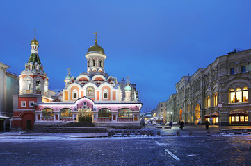 Казанский собор на Красной площади в Москве  вечером.