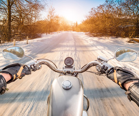 Obraz premium Biker First-person view. Winter slippery road