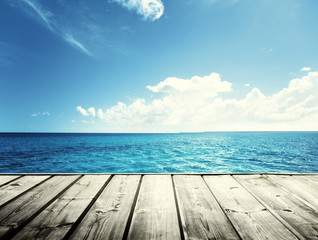 Fototapeta na wymiar caribbean sea and wooden platform