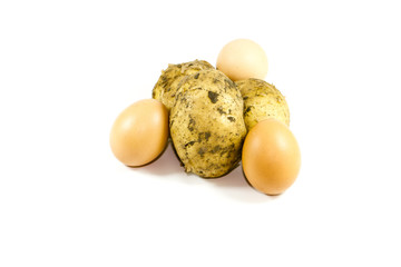 Frische Braune Kartoffeln mit Eier