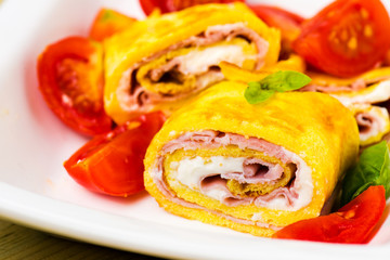 Egg rolls with cheese cream,  ham and tomatoes