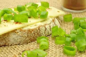 Käsebrot mit Schnittlauch