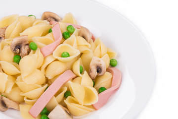 Pasta shells with vegetables