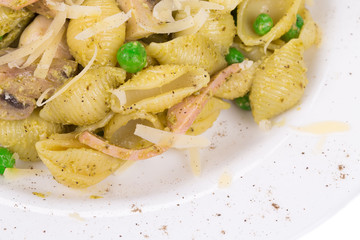 pasta shells with vegetables