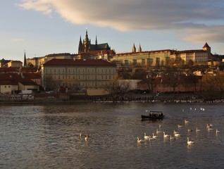 Obraz premium Prague castle and Riverbank of Vltava river in Prague in winter