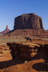 Indianer am Ford`s point im Monument Valley, USA