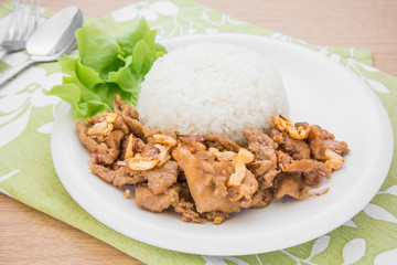 Fried pork with garlic and pepper on rice, Thai food style