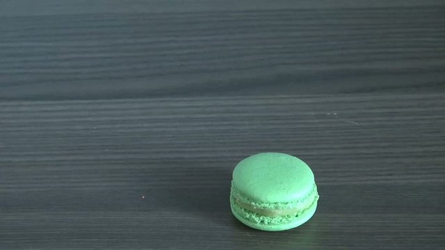 Assortiment de macarons color&eacute;s
