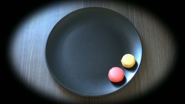 Assortiment de macarons color&eacute;s