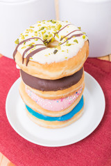 leckerer stapel donuts