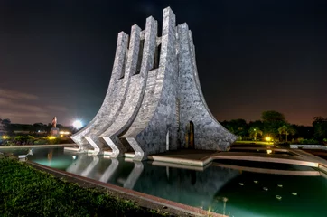 Poster Kwame Nkrumah Memorial Park bei Nacht - Accra, Ghana © demerzel21