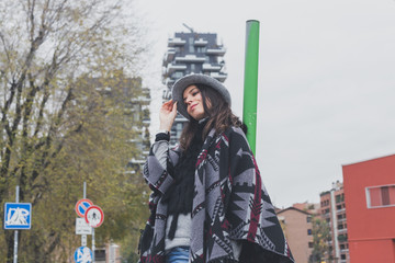 Obraz premium Beautiful young brunette posing in the city streets