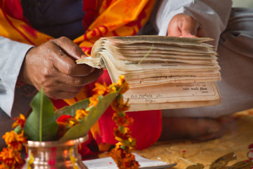 Brahmin reading hindu mantra in Nepal - obrazy, fototapety, plakaty