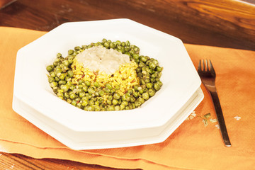Rice with amaranth, peas and mushrooms.