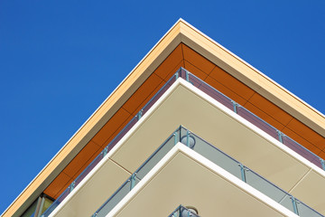 Modernes Wohnhaus mit Balkons