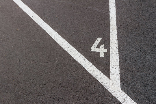 Zahlen auf einem Parkplatz