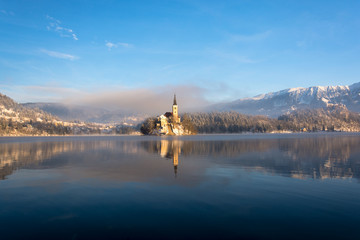 Fototapeta na wymiar Idyllic morning at Lake Bled
