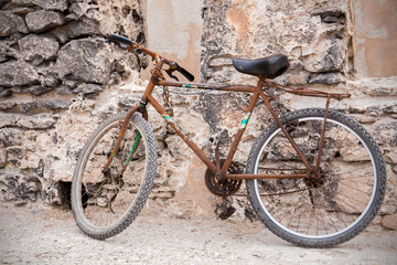 Fototapeta na wymiar Old rusty bike