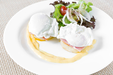 Eggs Benedict