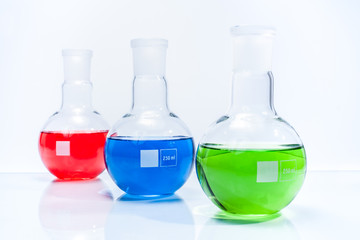 Set of three spherical flat bottomed temperature resistant flask