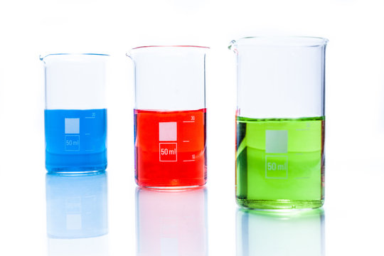 Set of temperature resistant cylindrical beakers with color liqu