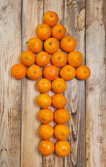 Mandarins expanded in the form of a pointer