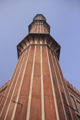 Fototapeta na wymiar un minaret de la mosquée jama Masjid